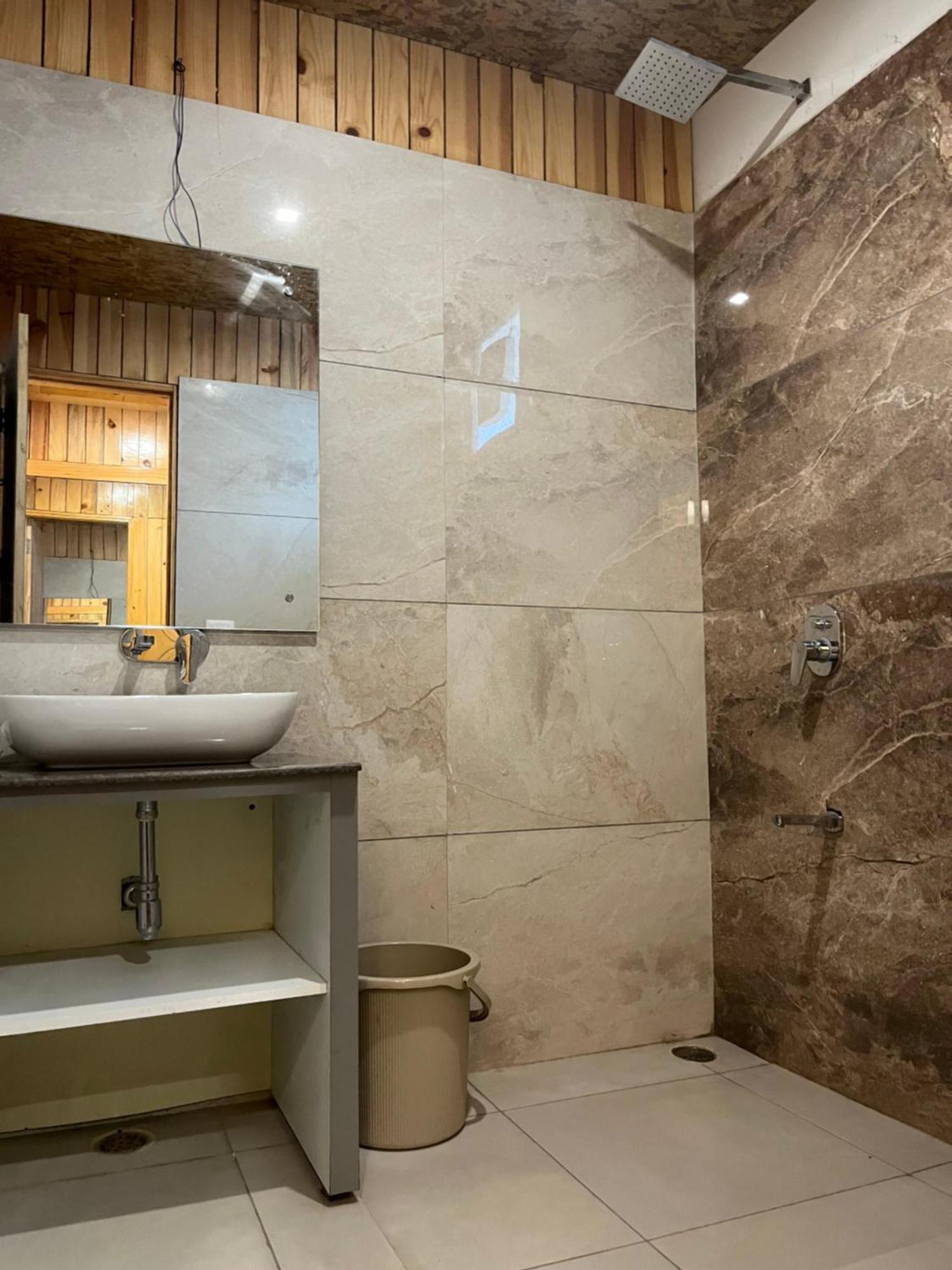 Qcent Woods Resort & Spa, Rishīkesh Eksteriør billede