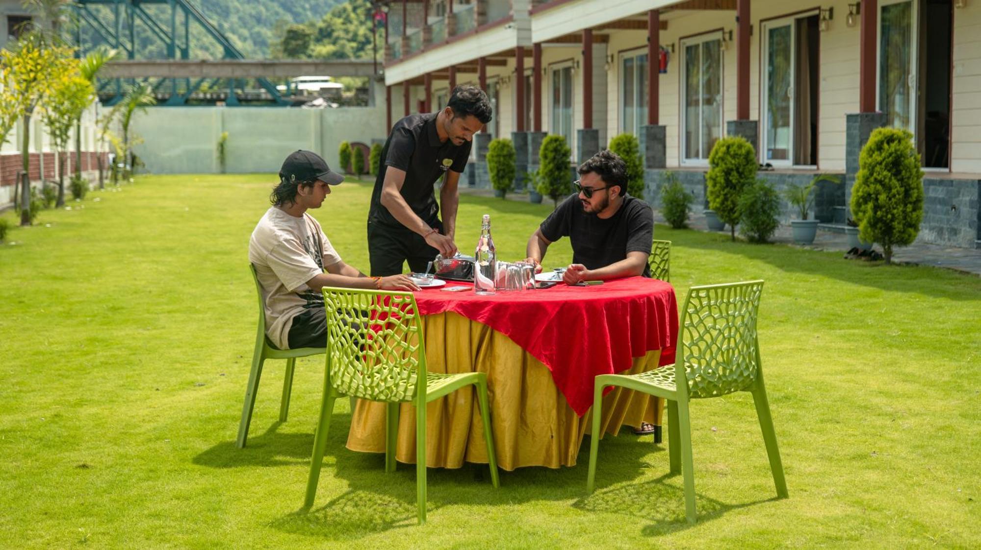 Qcent Woods Resort & Spa, Rishīkesh Eksteriør billede